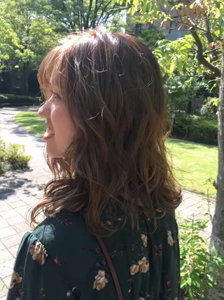 ミディアム カラー 井上 日菜乃のヘアスタイル