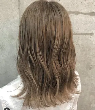 ミディアム カラー 石井 紫文のヘアスタイル