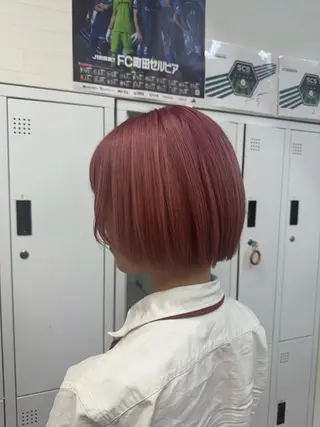 ショート 横浜🦋ハイトーン 🫐シャドウルーツのヘアスタイル