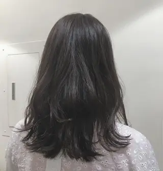 ミディアム カラー 顔周りの垢抜けヘア 立山愛梨のヘアスタイル