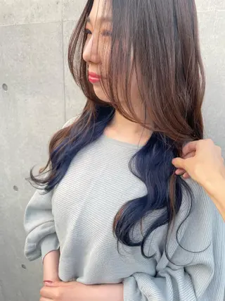 セミロング カラー インナーカラー 推し ブリーチ  髪質改善のヘアスタイル