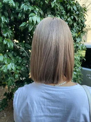 ミディアム カラー akane .のヘアスタイル