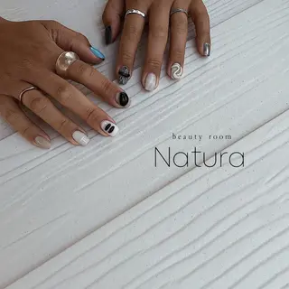 ネイル マツエク・マツパ アイブロウ beautyroom Naturaのネイルデザイン