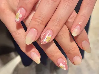 ネイル biene 鴨下愛美のネイルデザイン