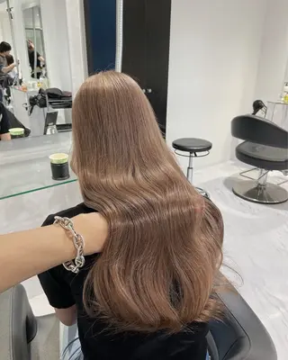 セミロング カラー センターパート特化 井上健太のヘアスタイル