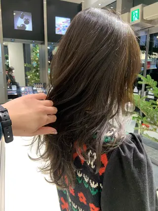 ミディアム 小潟 千尋のヘアスタイル