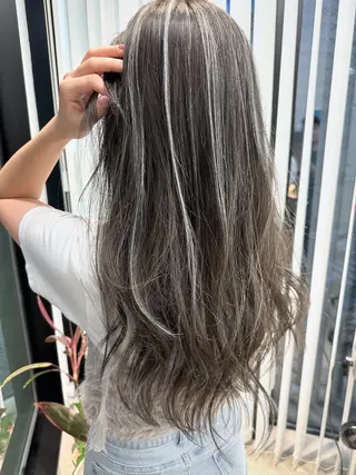 ロング 🔷ブリーチバレイヤ ージュ🔷飯野達也のヘアスタイル