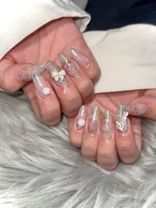 ネイル Momoka 🍑🎀のネイルデザイン