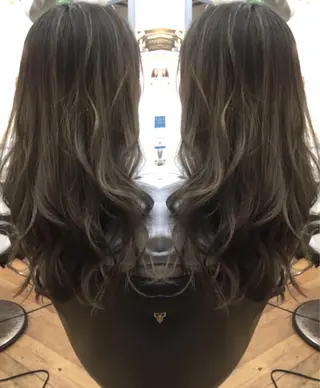 ロング カラー ヘアアレンジ 三輪 太一のヘアスタイル