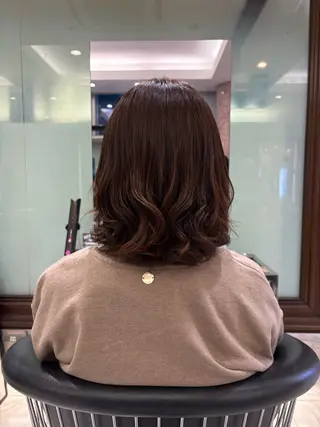 ミディアム パーマ 韓国っぽ透け感カラー マンツーマン🫧なおのヘアスタイル