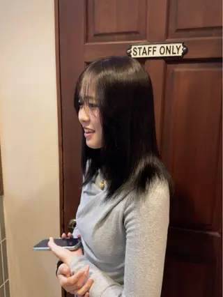 カラー YUURI カットモデルのヘアスタイル