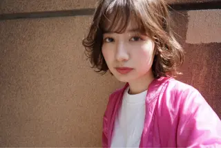 ミディアム カラー パーマ newi saLyu ネウィ サリューのヘアスタイル