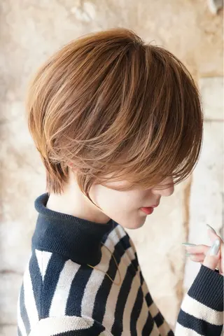 ショート カラー 辻口 俊のヘアスタイル