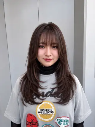 セミロング カラー 韓国レイヤー⋆౨ৎﾟ 透カラー🩶／ユウキのヘアスタイル