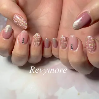 ミディアム ネイル nail salon Revymoreのネイルデザイン