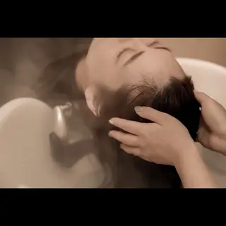 ロング 彩名/透明感カラー/ レイヤーカットのヘアスタイル