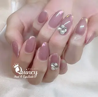 ネイル Quincy ネイル&アイラッシュのマツエク・マツパデザイン