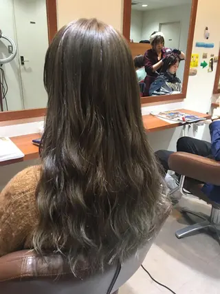 ロング カラー 蓮見  友里のヘアスタイル