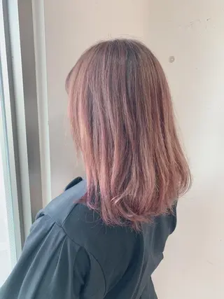 セミロング カラー 白髪ぼかしハイライト 柳川拓哉のヘアスタイル