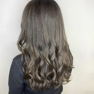 ロング カラー 川上 麻梨阿のヘアスタイル