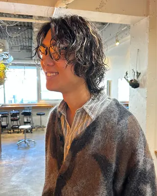 ミディアム パーマ メンズ グランジヘア 無造作ヘアHYUGAのヘアスタイル