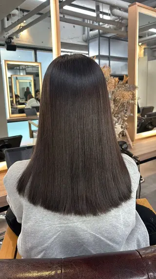 セミロング カラー レイヤー✂︎ぷつボブ 艶カラー🤍noaのヘアスタイル
