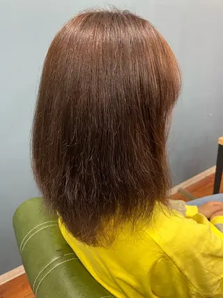 セミロング カラー 臼井 いづみのヘアスタイル