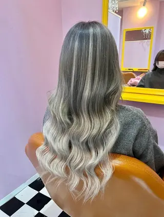 ロング カラー チビ編み込みエクステ シールエクステのヘアスタイル