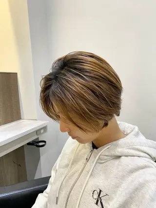 ショート 白髪ぼかしハイライト /レイヤー中島啓太のヘアスタイル