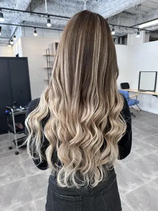 ロング ヘアアレンジ カラー ハイトーン カラーのヘアスタイル