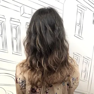 セミロング TOMOKA 艶髪/透明感カラーのヘアスタイル