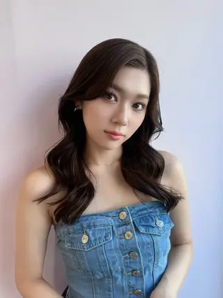 セミロング 艶カラー✨レイヤー 𝐚𝐲𝐚𝐤𝐚のヘアスタイル