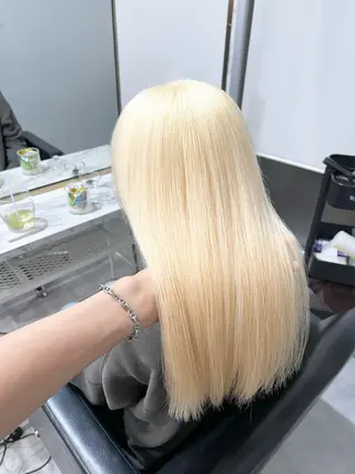 ミディアム カラー 🫧艶ダブルカラー ブリーチ🫧トモヤのヘアスタイル