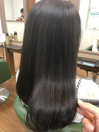セミロング カラー 吉森 満俊のヘアスタイル