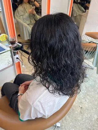 セミロング パーマ うしだ かおるのヘアスタイル