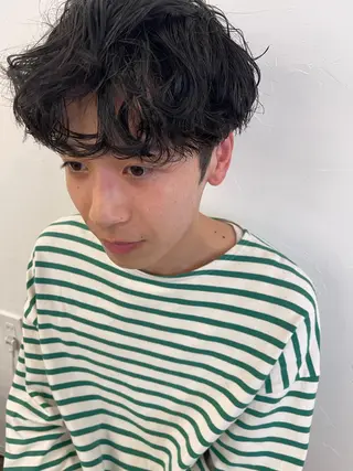 ショート パーマ メンズ 💓パーマ，💗 レイヤーカットのヘアスタイル