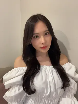 ロング カラー 🌟小顔レイヤー× 赤み消し透明感カラーのヘアスタイル