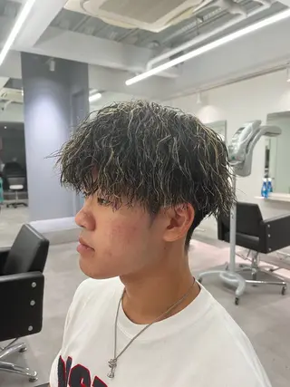 ミディアム パーマ メンズ 高橋 周のヘアスタイル