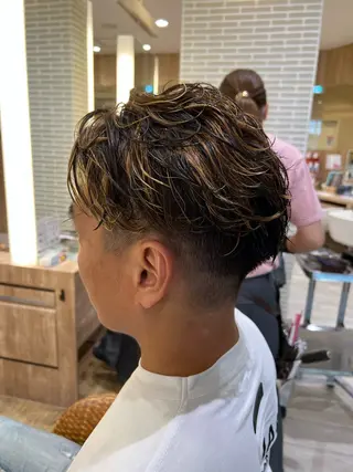 カラー パーマ メンズ 赤本悠斗波巻きパーマ メンズパーマのヘアスタイル