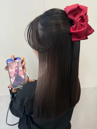 セミロング カラー インナーカラー 推し ブリーチ 髪質改善のヘアスタイル