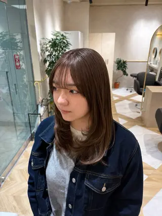 ミディアム 🩶ハイトーン🖤 URARAのヘアスタイル