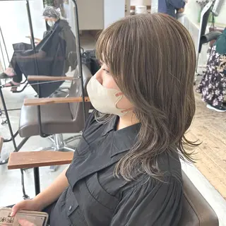ミディアム 綿貫 美雪のヘアスタイル