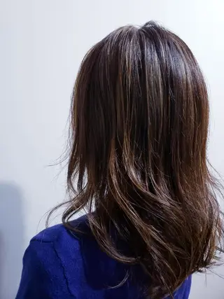 カラー ロング パーマ 饒平名 知也のヘアスタイル