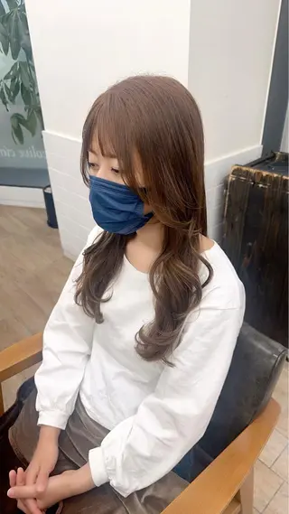 セミロング カラー パーマ ヘアアレンジ メンズ キッズ ネイル マツエク・マツパ アイブロウ レイヤーカット／顔周 りカット/縮毛矯正のヘアスタイル