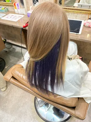 セミロング カラー 岡本 恋樺のヘアスタイル