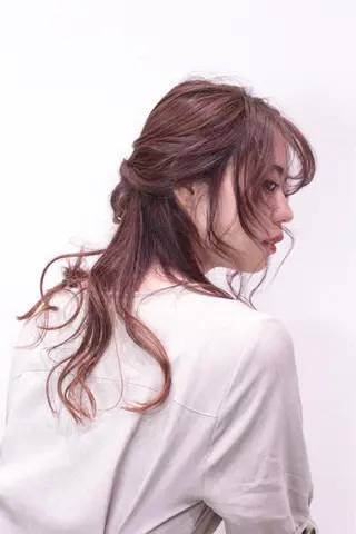 ロング カラー ヘアアレンジ ミドウチ アヤカのヘアスタイル