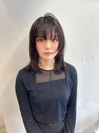 ミディアム カラー ウルフカット レイヤーカット上柿のヘアスタイル