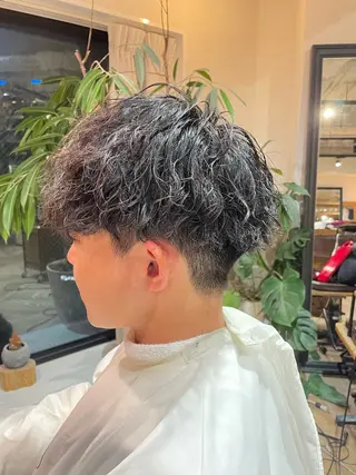 ショート パーマ メンズ 艶感/レイヤーカット 🌐Taketoのヘアスタイル