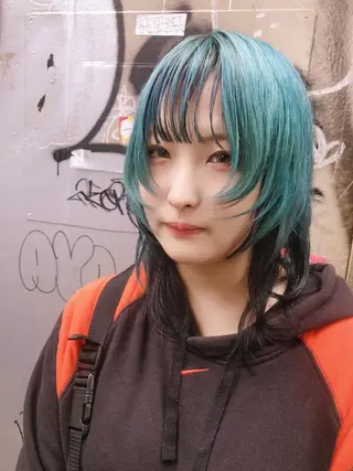 ミディアム カラー ホワイト&レイヤーカ ットエクステ長畠俊輔のヘアスタイル