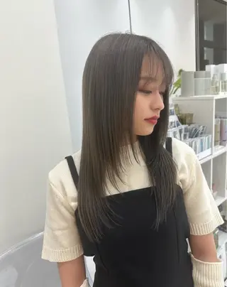 セミロング な 茶のヘアスタイル